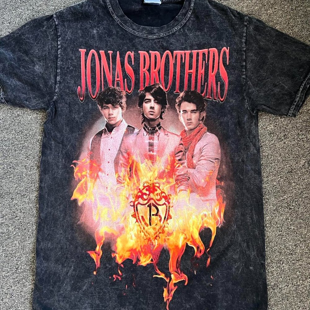 Jonas Brothers “Remember This” 2021 JB Burning Up Logo T-Shirt